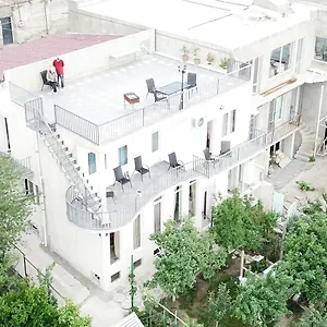 Upstairs Nocleg ze śniadaniem Tbilisi